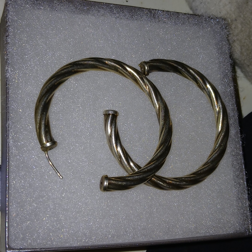 Earrings 925 one is broken